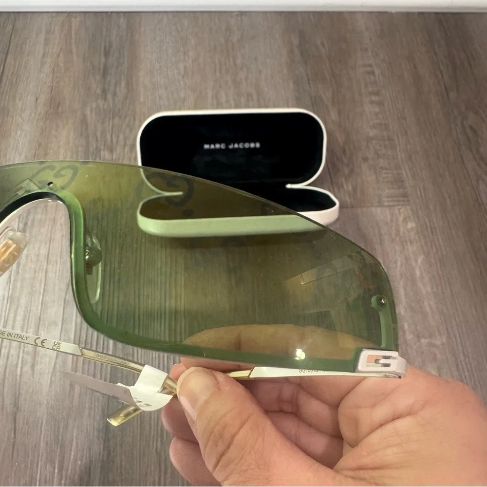 Gucci GG Logo Tom Shield Ivory Green Mirror GG1561S 99MM Sunglasses - Picture 10 of 16